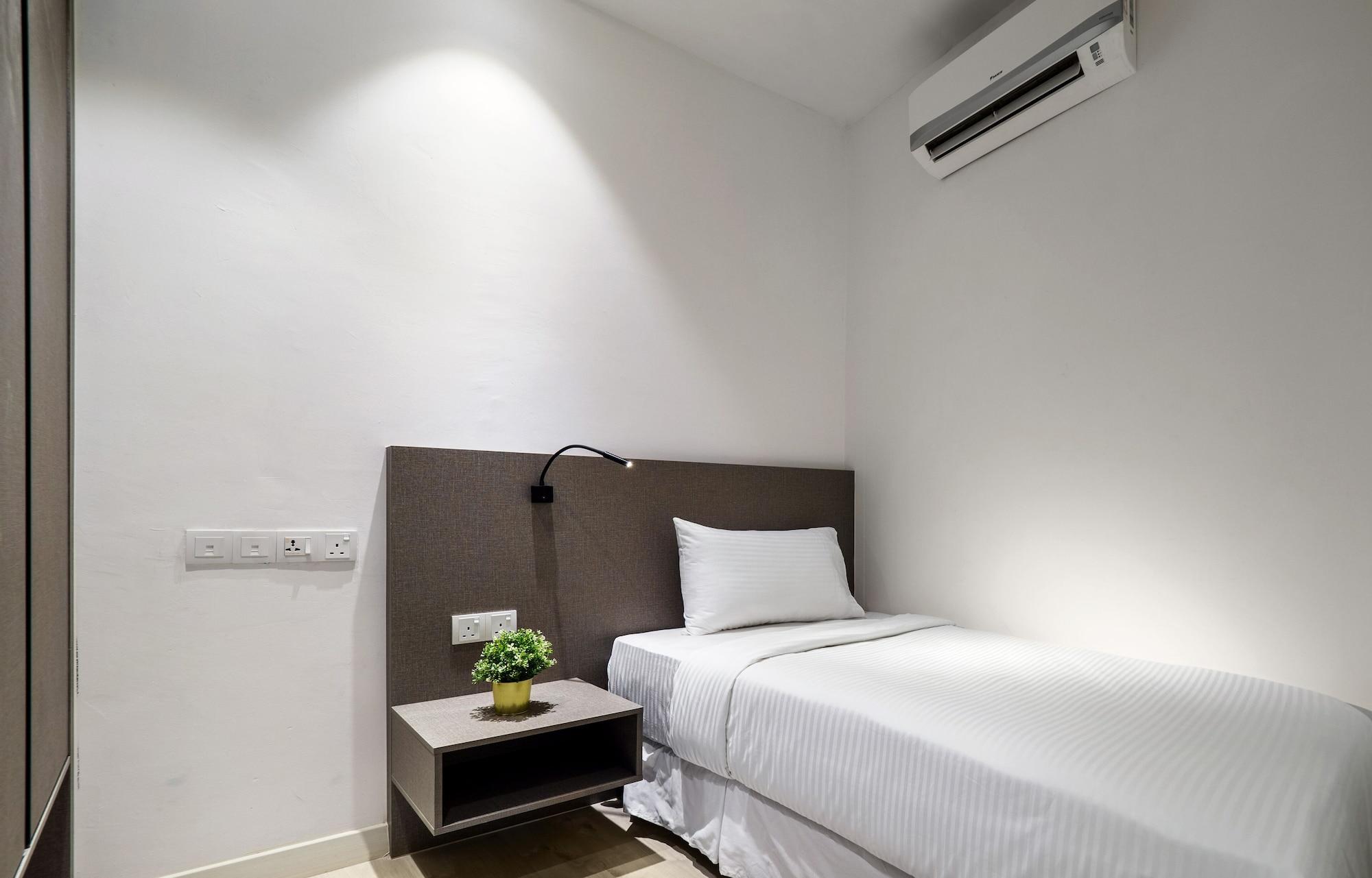 Hutton Central Hotel Managed By The Ascott Limited Джордж Таун Екстериор снимка